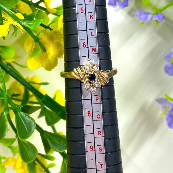 10k Yellow Gold and Sapphire Vintage Ring Size 7 - Picture 6 of 7